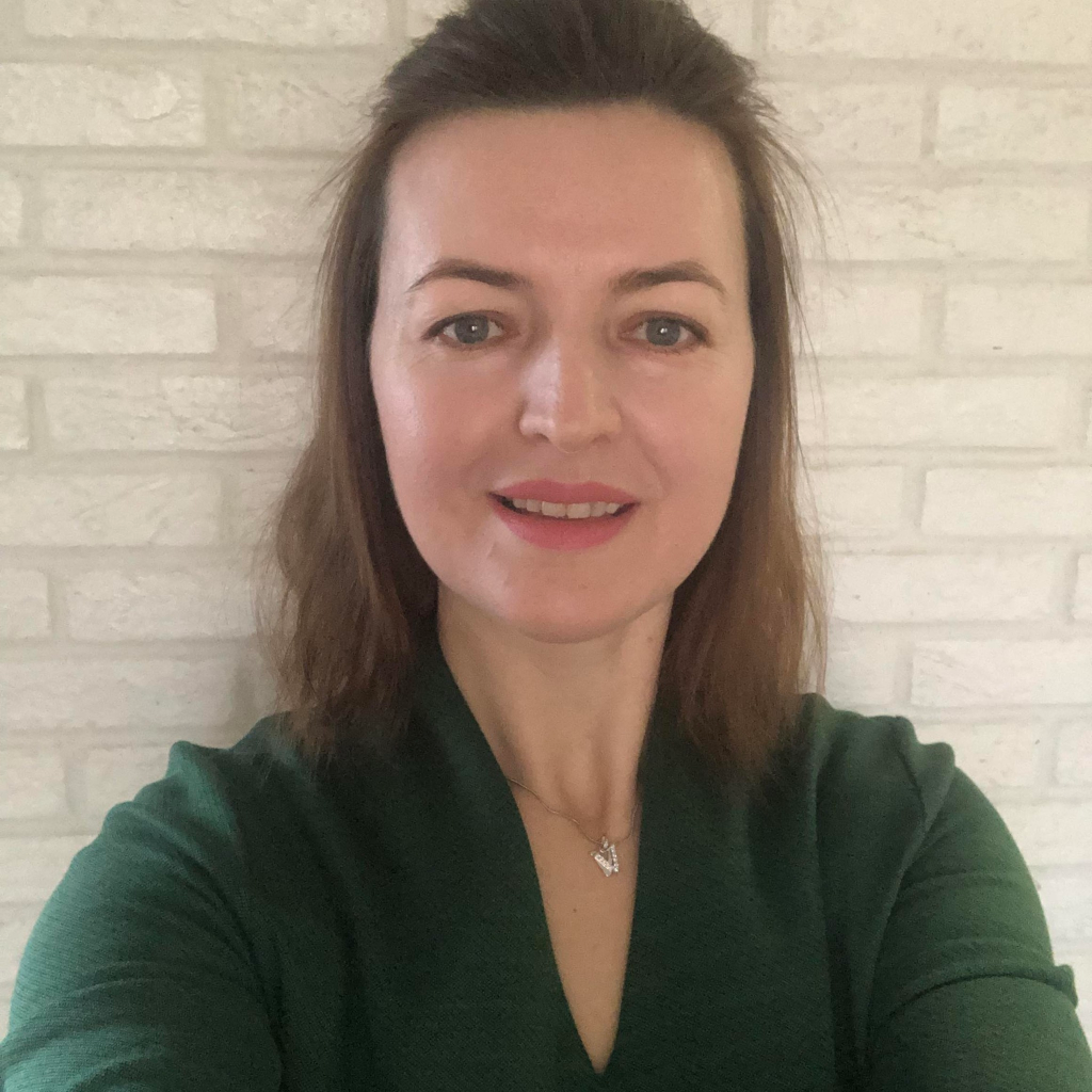 <center>Aliona Cenușă</center>